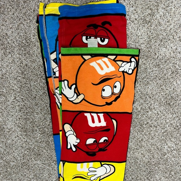 M & M’s Colorful Blanket - Picture 2 of 3